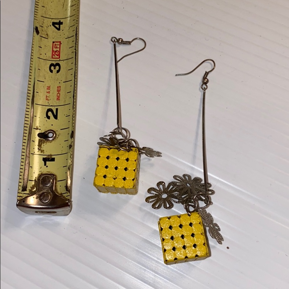 Retro yellow cube flower earrings